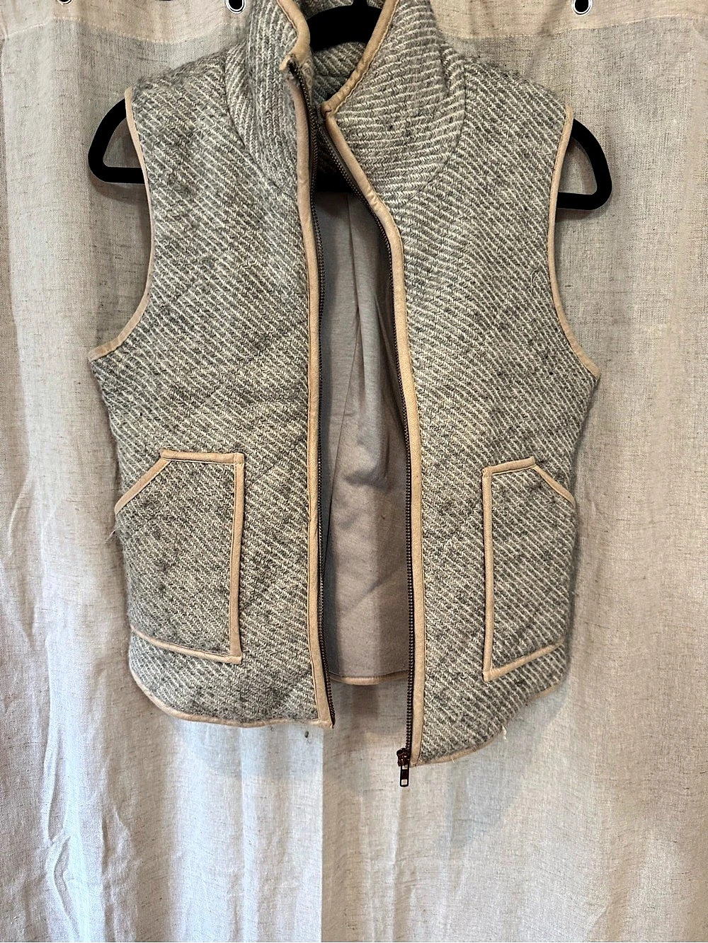 fab'rik Women's Gray & Beige Zip Front Vest
